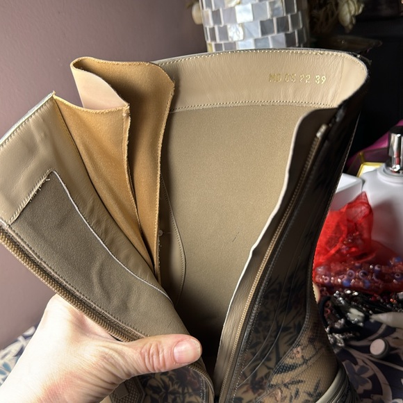 Never used camouflage buckle up & side zipper up rain boots size 8 - Picture 9 of 9